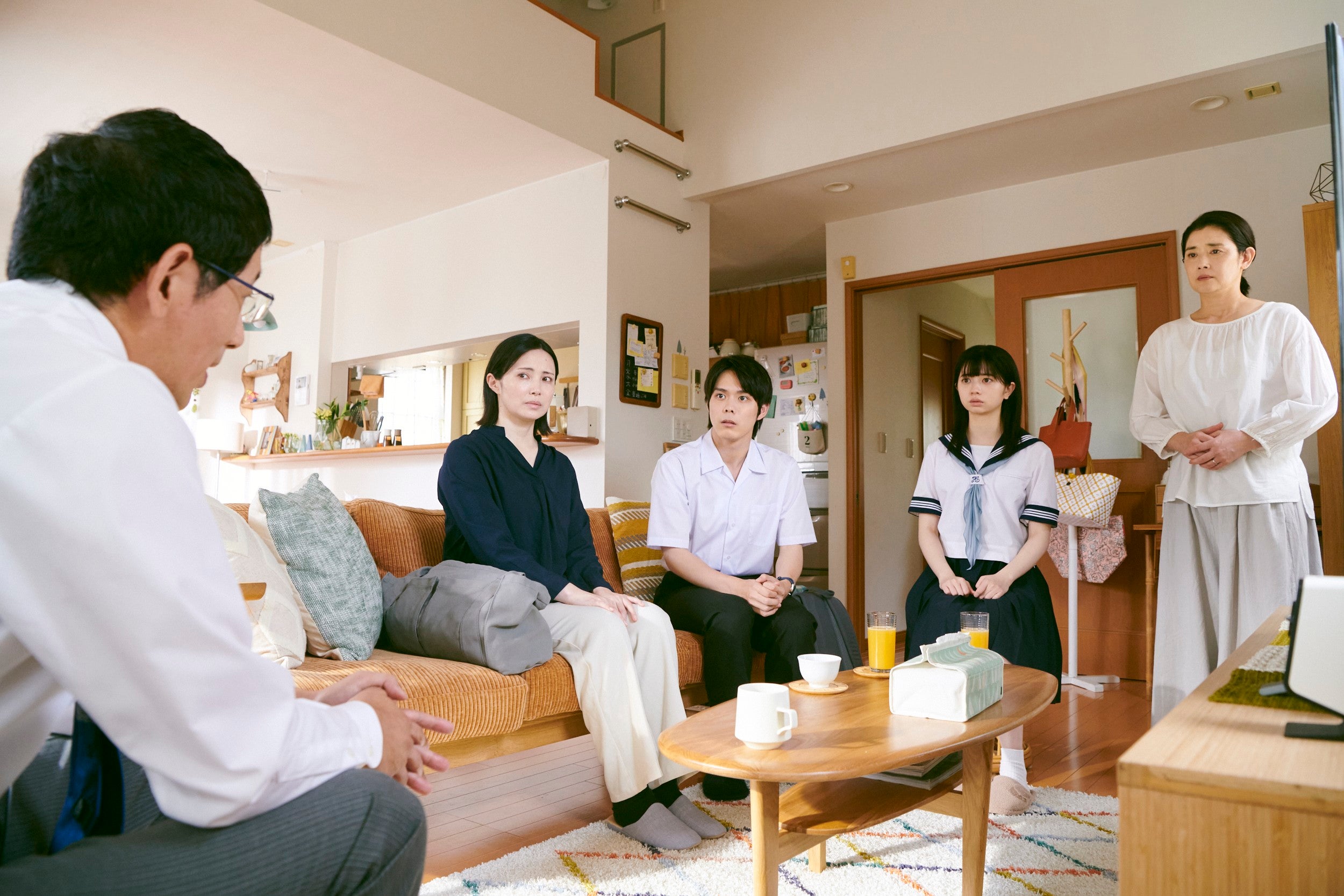 野間口徹、美村里江、細田佳央太、桜田ひより、石田ひかり「あの子の子ども」第9話より（C）カンテレ