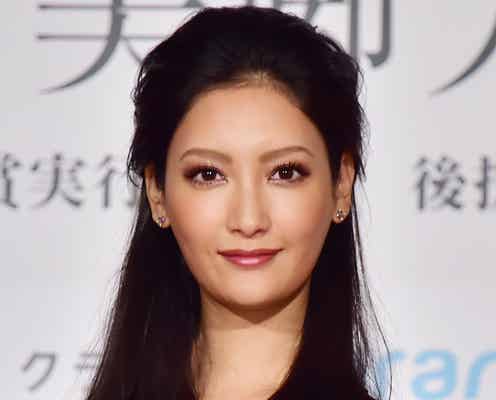 菜々緒、美脚の秘訣は努力と父親譲り?長身の兄の存在を明かす