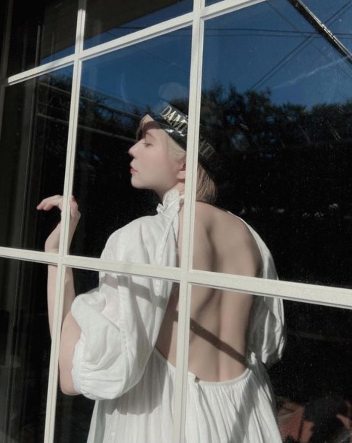 益若つばさ、美背中披露「天使みたい」「ラインが美しすぎ」と絶賛の声