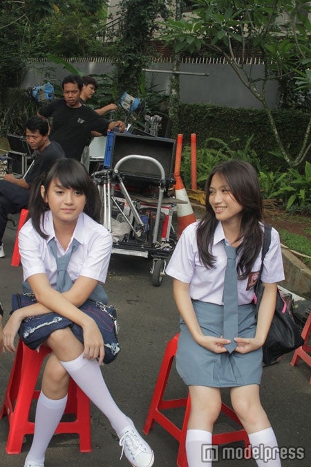 JKT48（ミュージックビデオ「Heavy Rotation」メイキングカット）