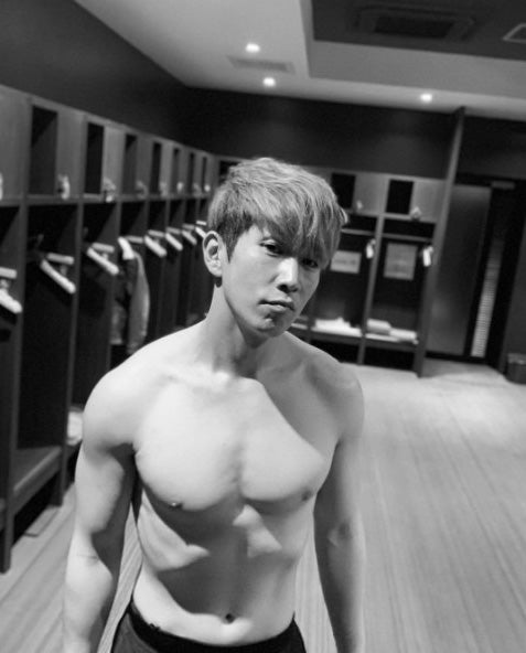 元“with B”ブリリアン コージ・トクダの胸筋が話題「すごい迫力」「仕上がってる」