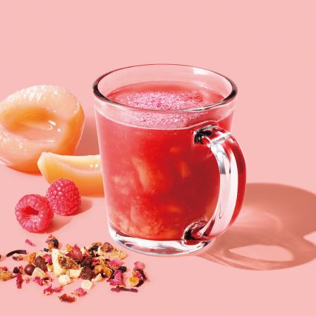 sakura ピーチ & ラズベリー ティー  ¥590／画像提供：スターバックス コーヒー ジャパン