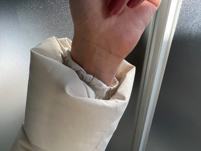 ユニクロ　ダウン　袖　防風