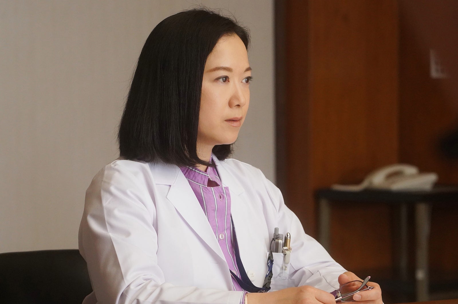 和久井映見／「ラジエーションハウスⅡ～放射線科の診断レポート～」第1話より（C）フジテレビ