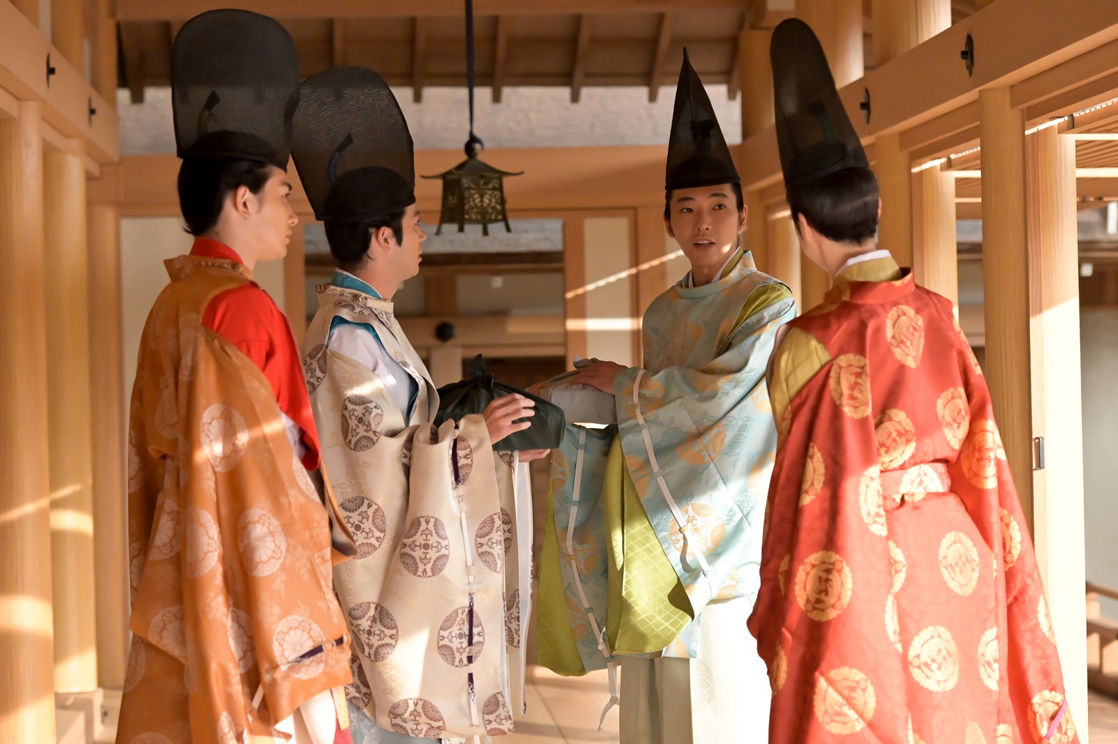 町田啓太、渡辺大知、柄本佑、金田哲「光る君へ」第11話より（C）NHK