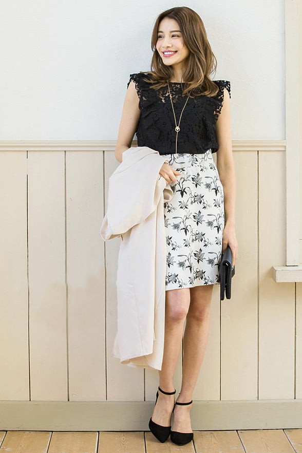 レースショルダーフリルトップス「Re:EDIT by GALSTAR」2,498円（税込）／画像提供：Re:EDIT by GALSTAR