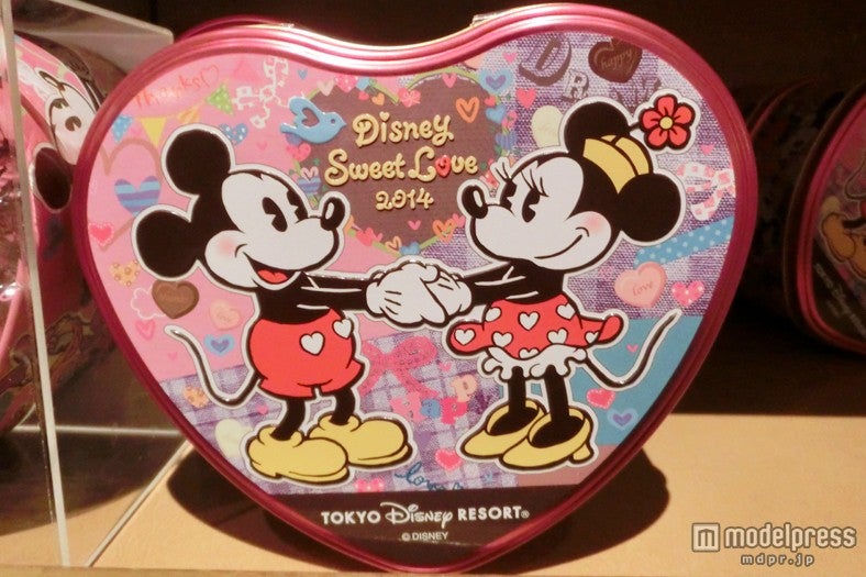 可愛いハートの缶、中身はチョコレート