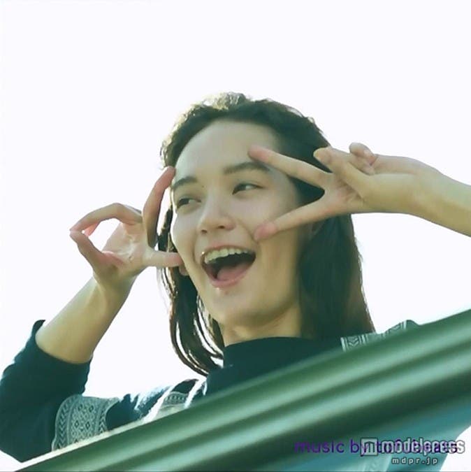 松岡モナがクール&エレガントに魅せる