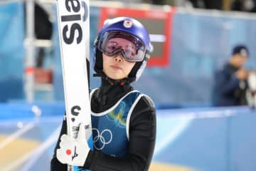 ジャンプ混合団体 日本は1本目終えて2位！高梨沙羅が好ジャンプ 涙の失格から4年、順位を5位→3位に押し上げる 