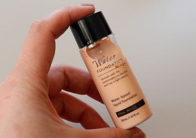 100均　ダイソー　ウォーターファンデーション