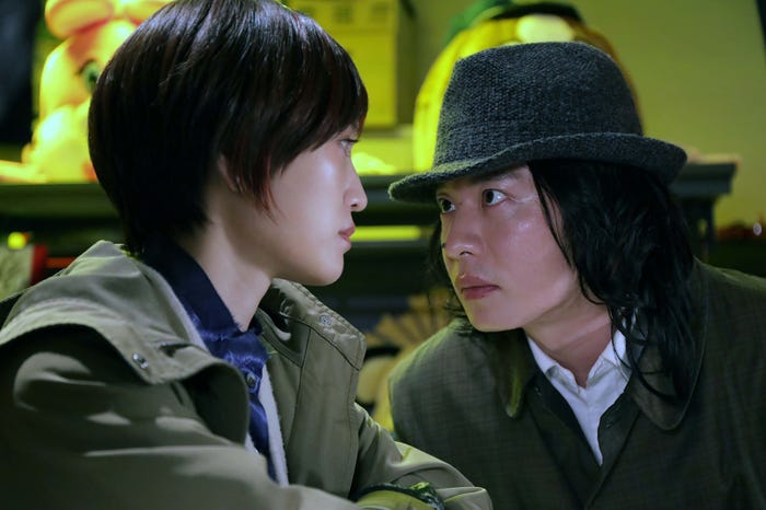 前田敦子、田中圭(C)HJホールディングス