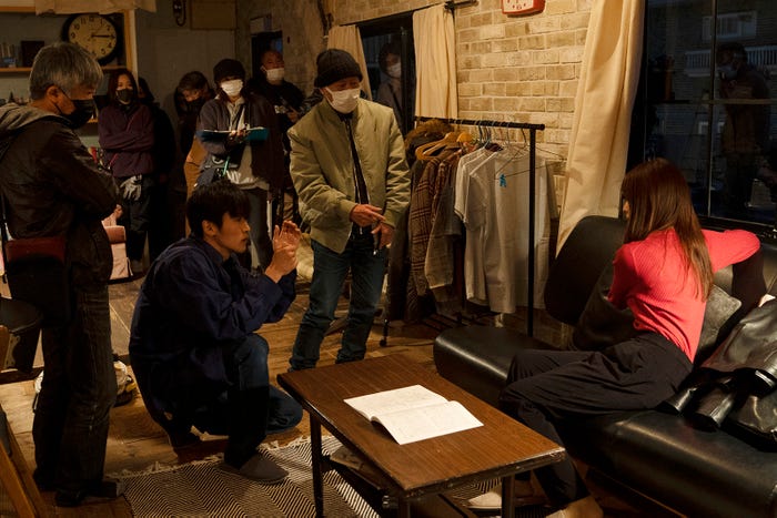 目黒蓮、有村架純(C)2022「月の満ち欠け」製作委員会