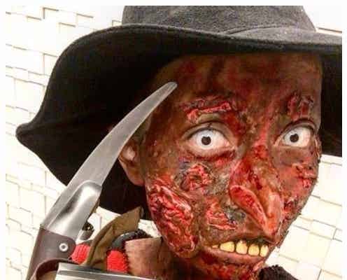 整形公表の双子モデル・吉川ちえ&ちかの“ガチ仮装”がすごい ハロウィンコスが本気