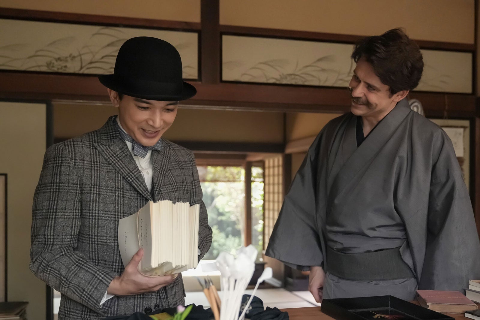 吉沢亮、トミー・バストウ「ばけばけ」第76話（C）NHK