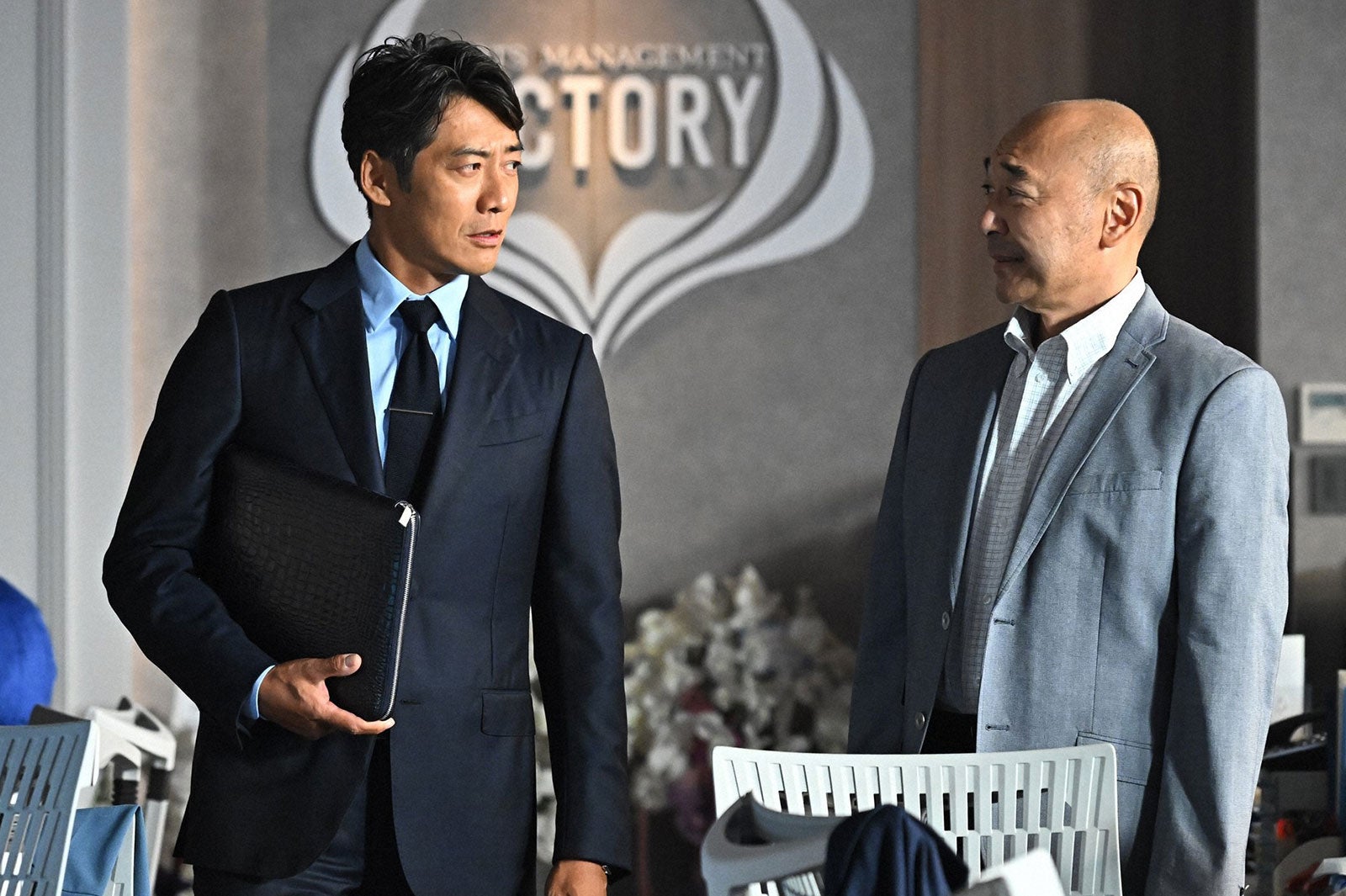 反町隆史、高橋克実／「オールドルーキー」第6話より（C）TBS