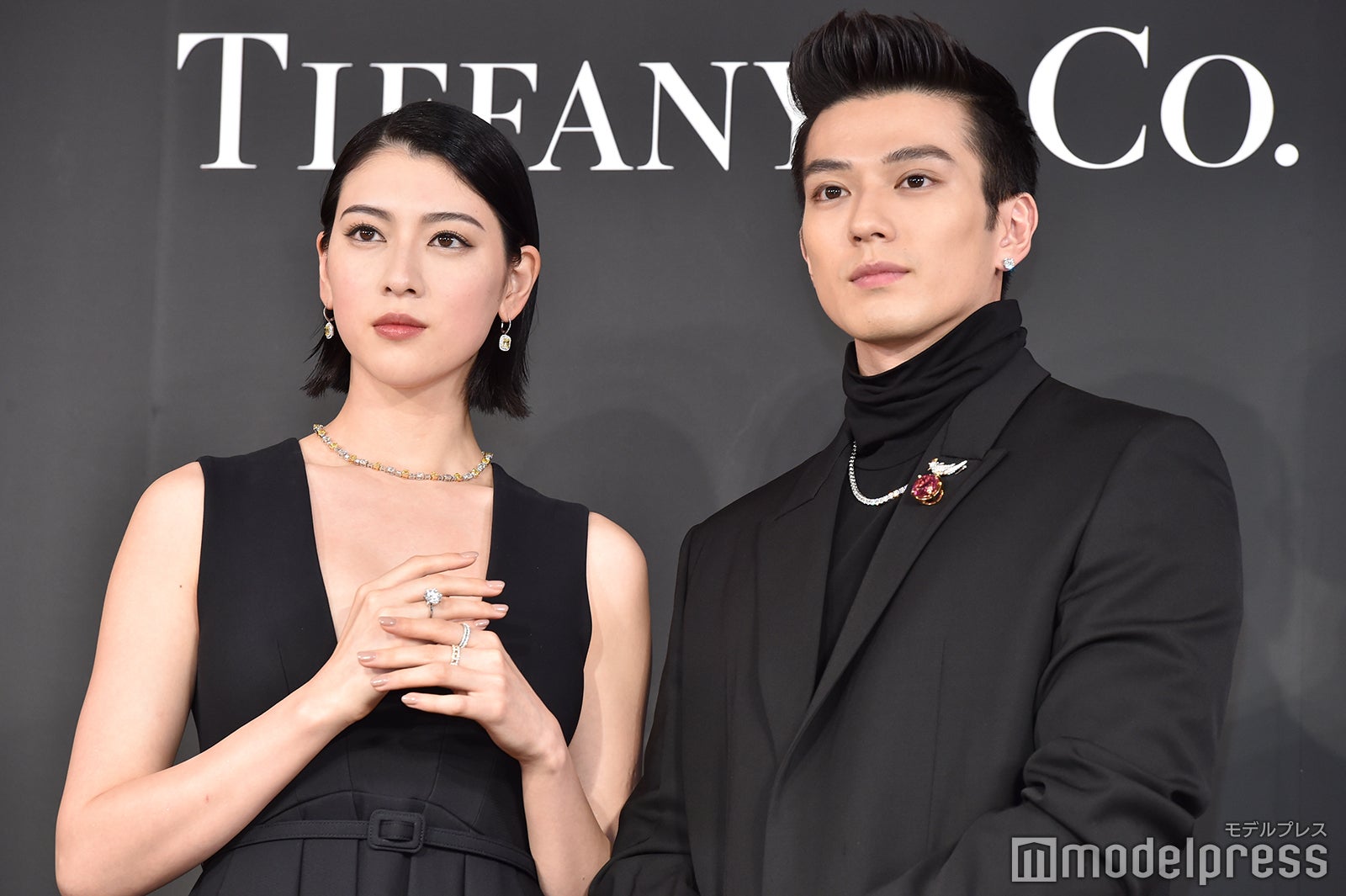 三吉彩花、新田真剣佑（C）モデルプレス