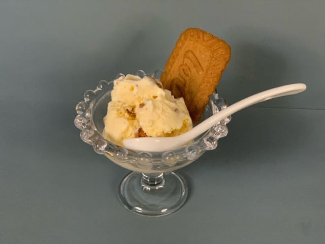 カルディ　オリジナルカラメルビスケット　ビスケットアイスアレンジ