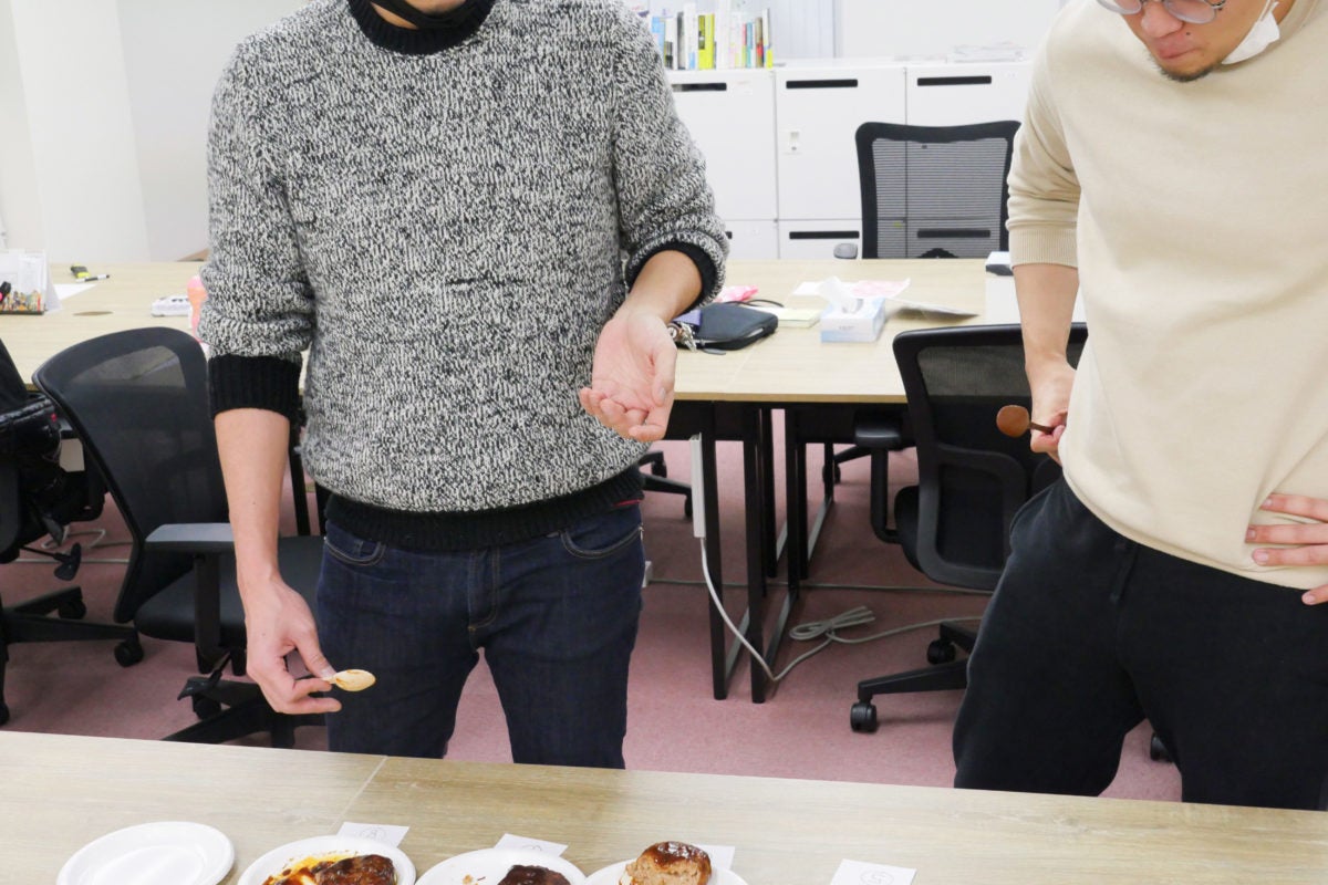 ハンバーグ食べ比べ