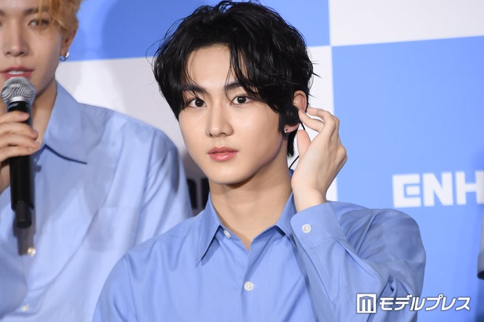 ENHYPEN・JUNGWON、黒髪から金髪にイメチェン「最強の髪型」「美しさがすごい」と反響