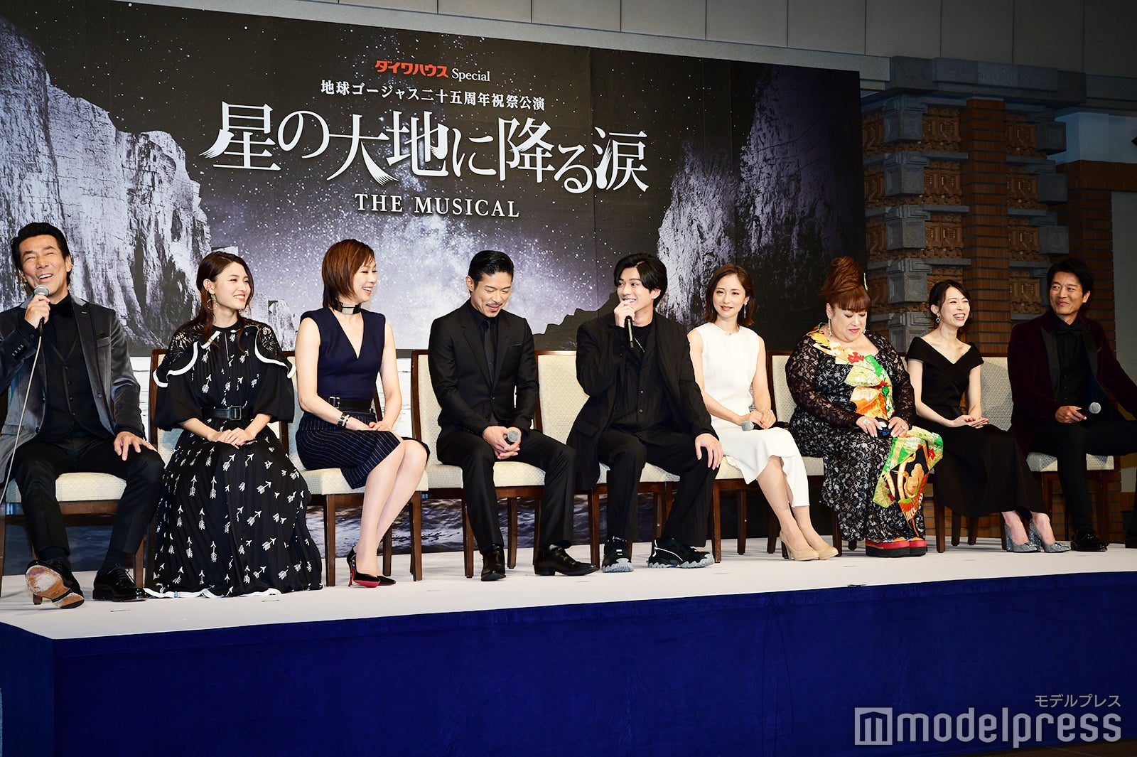 岸谷五朗、島ゆいか、湖月わたる、松本利夫、新田真剣佑、笹本玲奈、森公美子、愛加あゆ、寺脇康文（C）モデルプレス