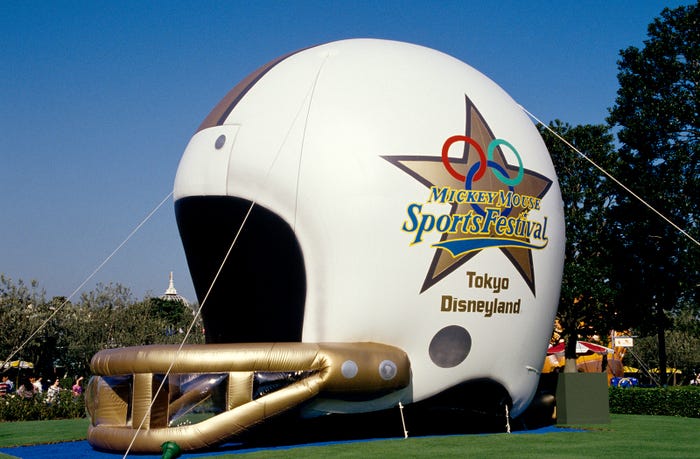「ミッキーマウス・スポーツフェスティバル」のデコレーション(平成2年9月29日~11月18日) (C)Disney