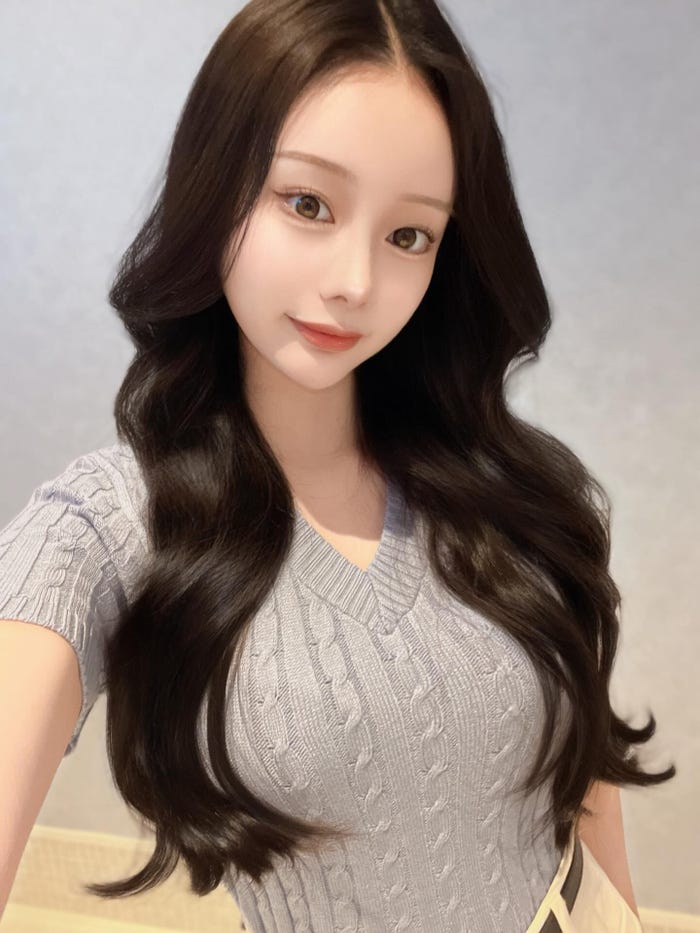 「BARCELONA桃李」綾瀬れなInstagramより