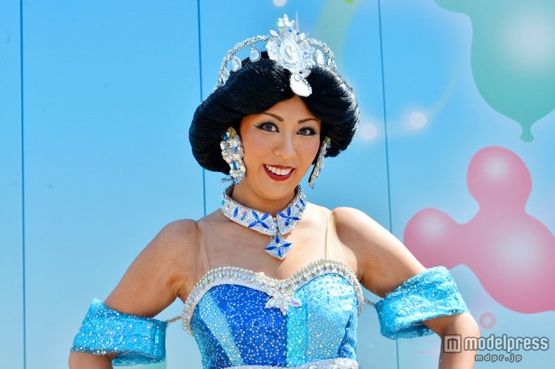 パレード「ナイトフォール・グロウ」のジャスミン（NOY）