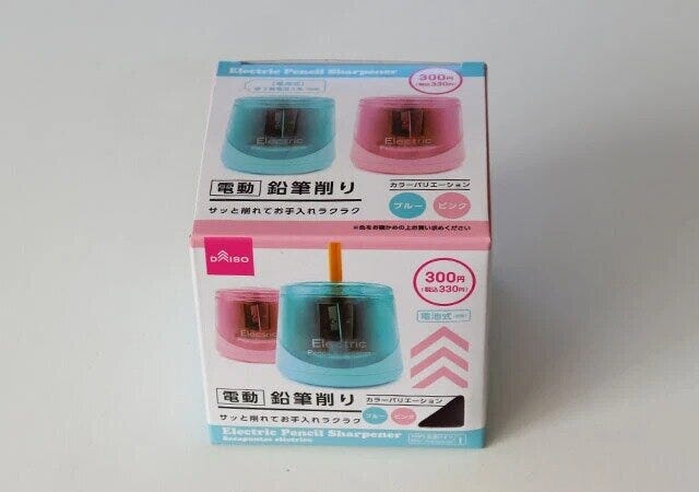 ダイソー　電動鉛筆削り　パッケージ