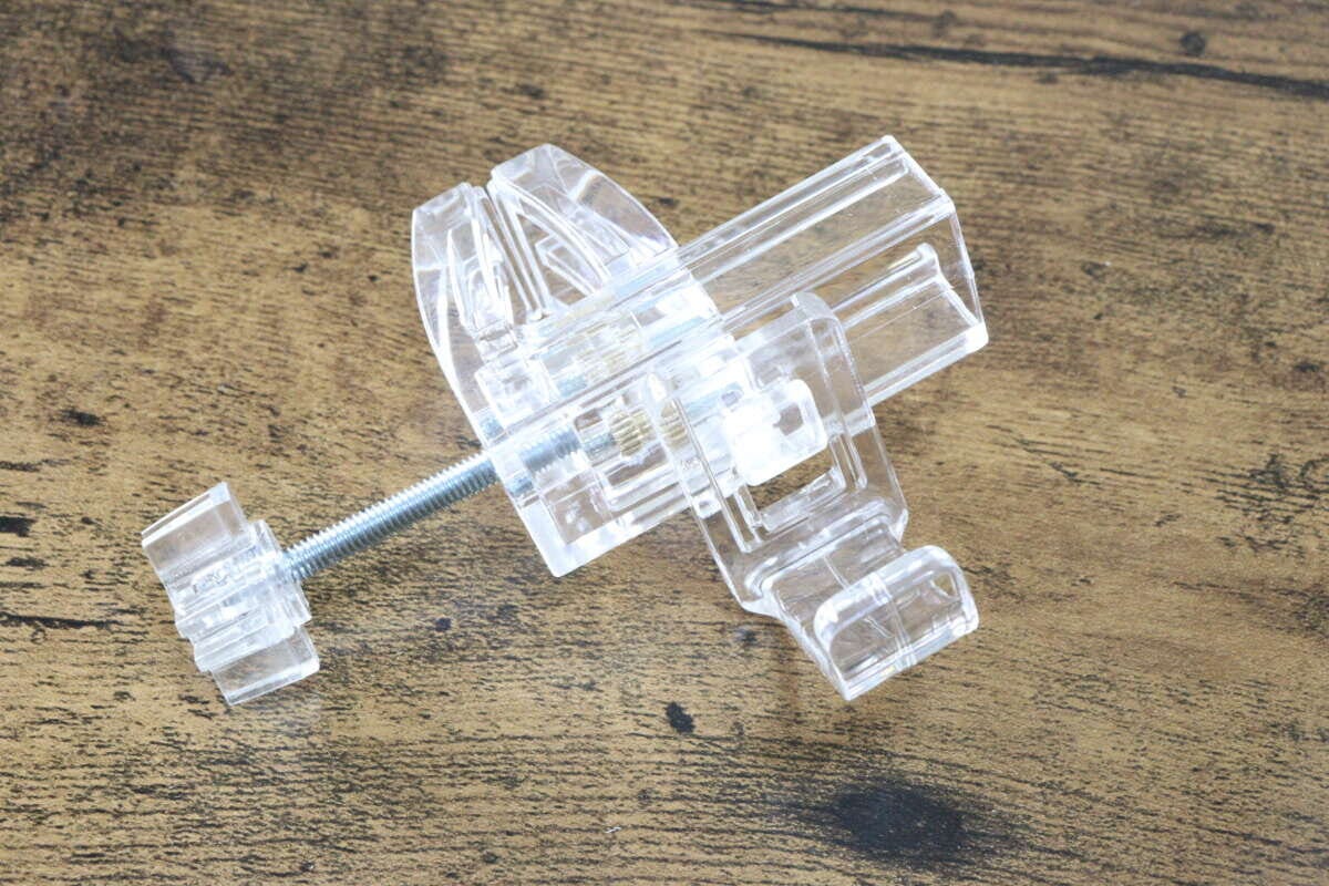 丸パイプ用はさんで取り付けフック　ネジ