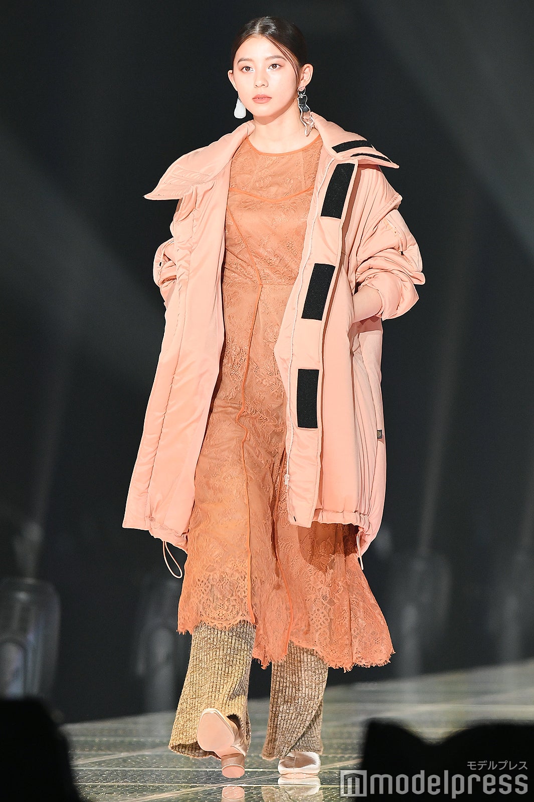 朝比奈彩（C）モデルプレス