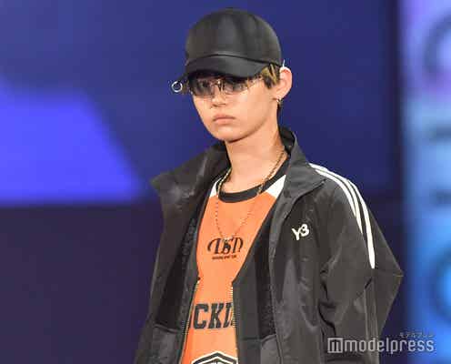 「最高の教師」で話題・のせりん、サングラスで印象ガラリ コートを斬新着こなし<札幌コレクション 2023 A/W>