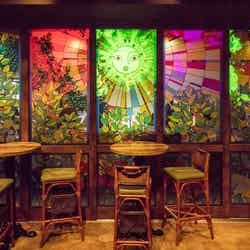 外からも見える、象徴的な太陽/画像提供:三信商事株式会社