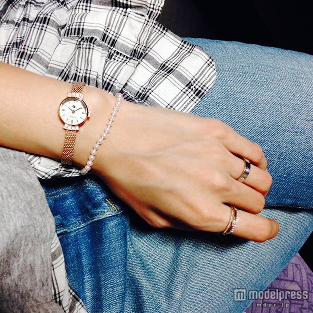 「Rosemont（ロゼモン）」の“RS#7S”は「ピンクゴールド時計×細めパールブレス」で華奢ガーリーに