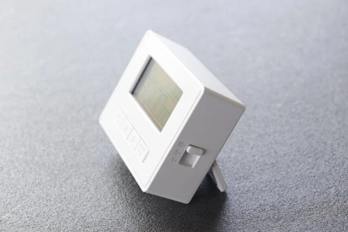 ダイソーの時計付キッチンタイマーはスタンド付き