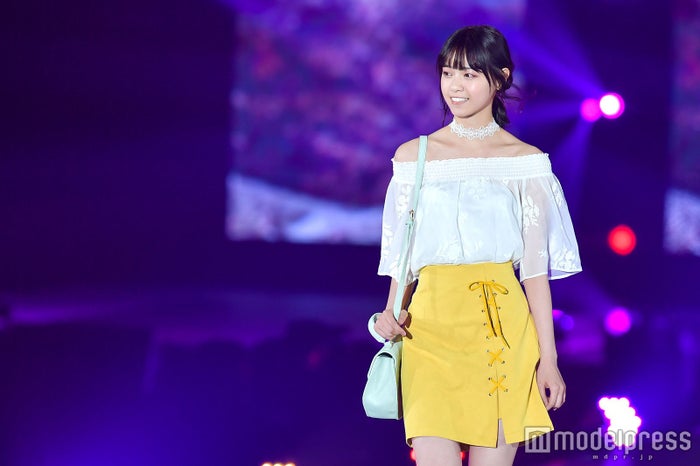 乃木坂46西野七瀬 肩出し ウインクに3万人うっとり 黄色い声を 噛み締めました Girlsaward 17 S S モデルプレス
