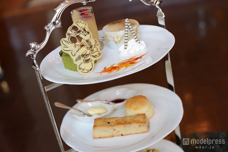 「“ディズニー夏祭り”アフタヌーンティーセット」