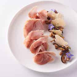 コッパ(生ハム) きのことパルミジャーノのサラダ(提供画像)