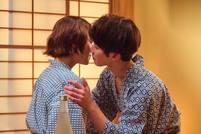 「青島くんはいじわる」Snow Man渡辺翔太、中村アンとキス 押し倒すラスト1分のラブシーンが「色気ダダ漏れ」「心臓持たない」と話題