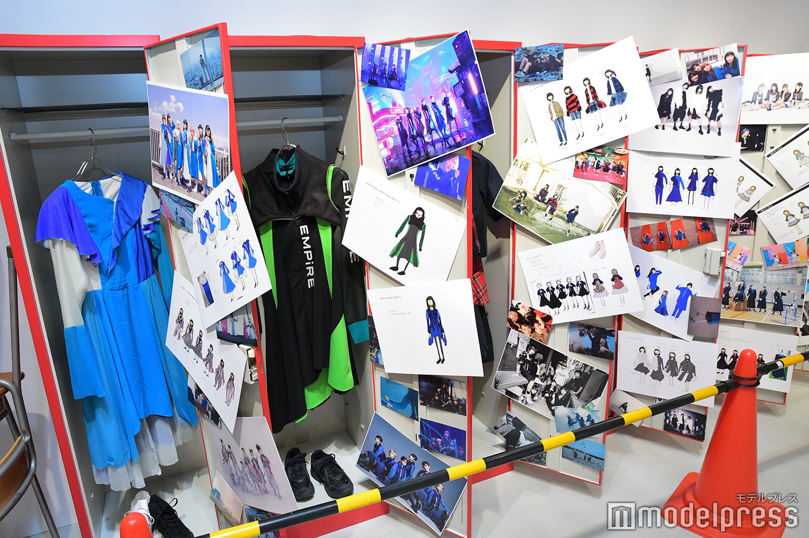 「SCHOOL OF WACK」展示の模様 （C）モデルプレス