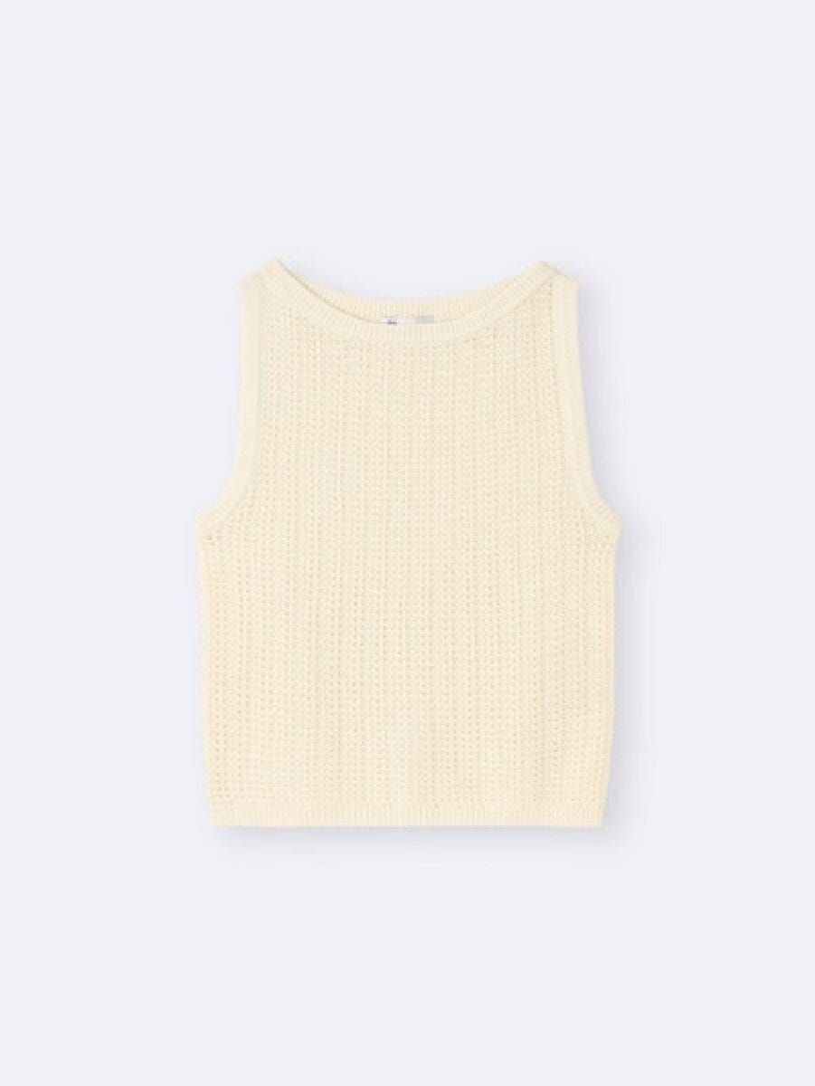 クリーム色のボートネックニットタンクトップの平置き クリーム色のボートネックニットタンクトップの平置き