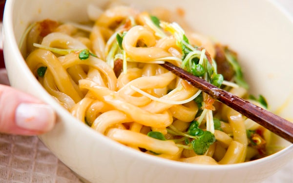 自由にアレンジできる、シンプルで食べやすい「卵まぜまぜ麺」