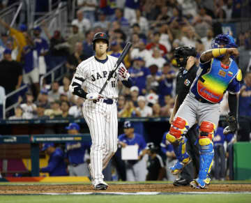 侍ジャパン 試合後にグラウンドへ整列 大谷翔平はすぐさまベンチ裏へ 悔しさがにじむ光景に