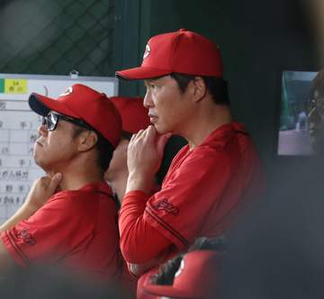 広島・新井監督 2打数無安打の高卒新人・西川には「思い切ってやりなさいと言っておいた」【一問一答】