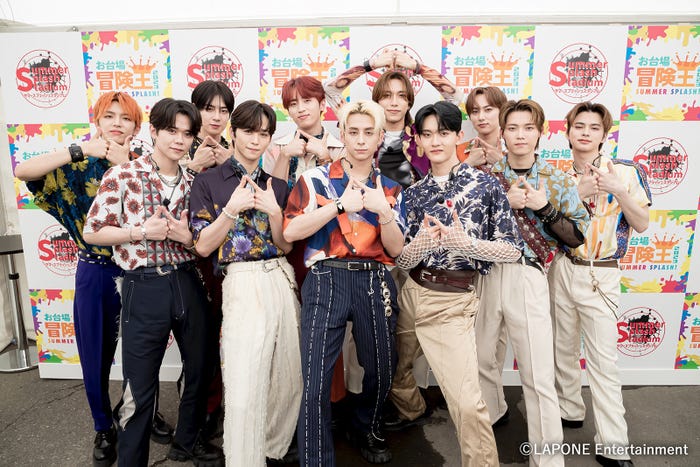 INI「めざましライブ」より(C)LAPONE Entertainment