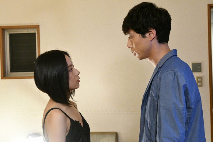 大西礼芳、坂口健太郎/「ごめん、愛してる」第6話より(画像提供:TBS)