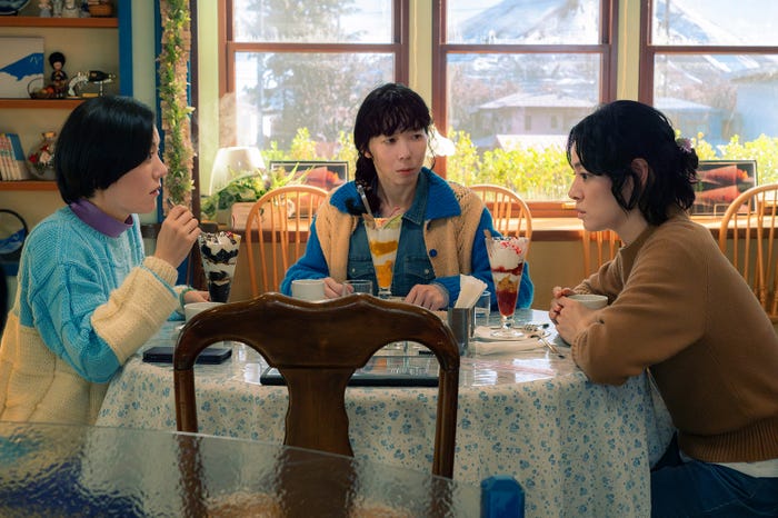 鈴木杏、平岩紙、市川実日子「ホットスポット」第1話(C)日本テレビ