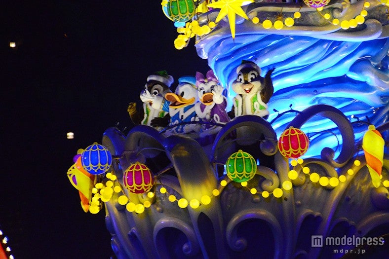 「カラー・オブ・クリスマス」デール、ドナルド、デイジー、チップ