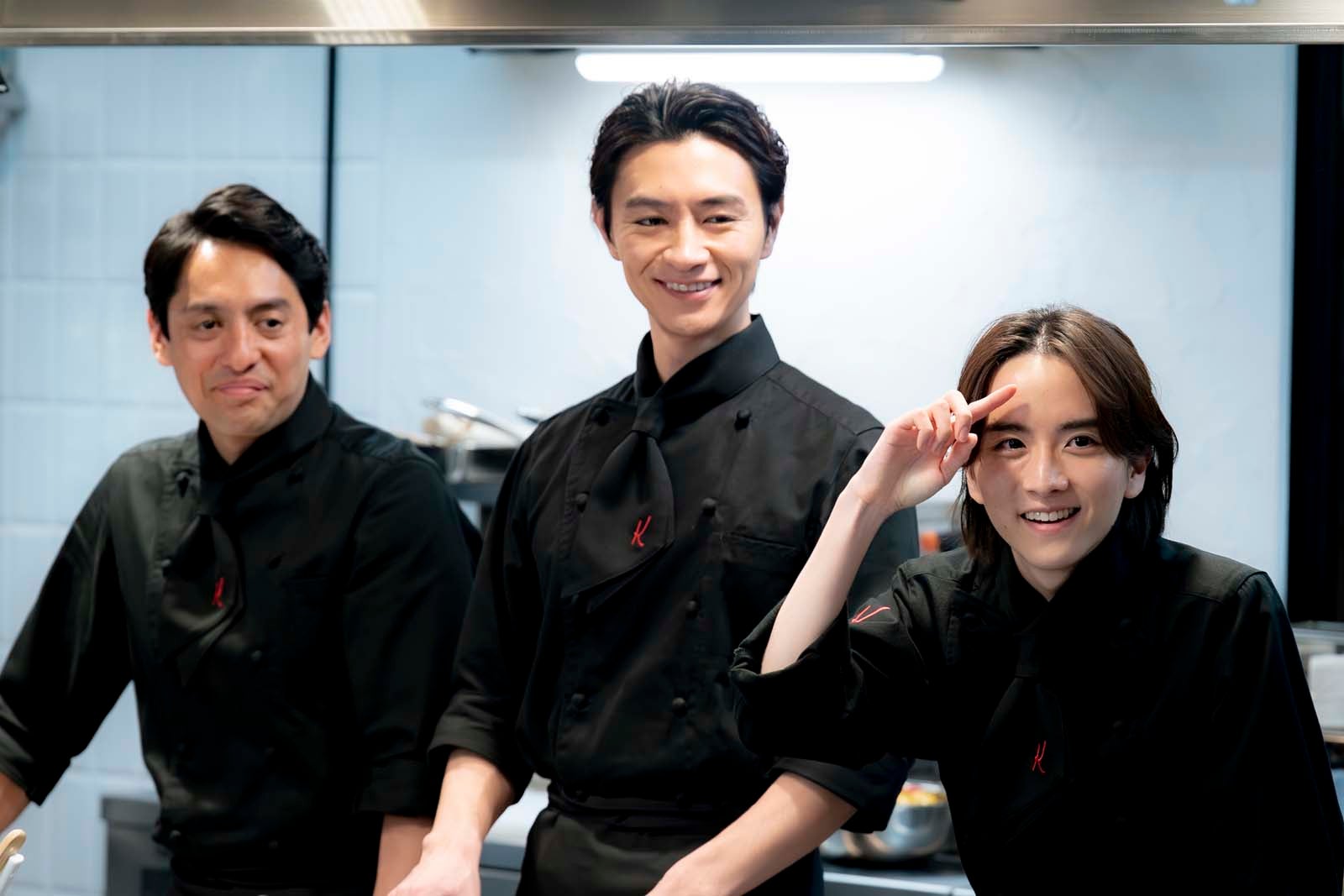 フェルナンデス直行、細田善彦、板垣李光人「フェルマーの料理」第8話より（C）TBS