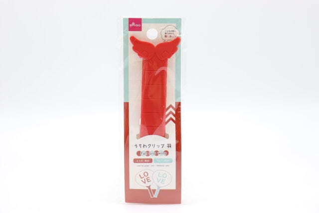 ダイソー うちわグリップ(羽、レッド、ブルー) パッケージ ダイソー うちわグリップ(羽、レッド、ブルー) パッケージ