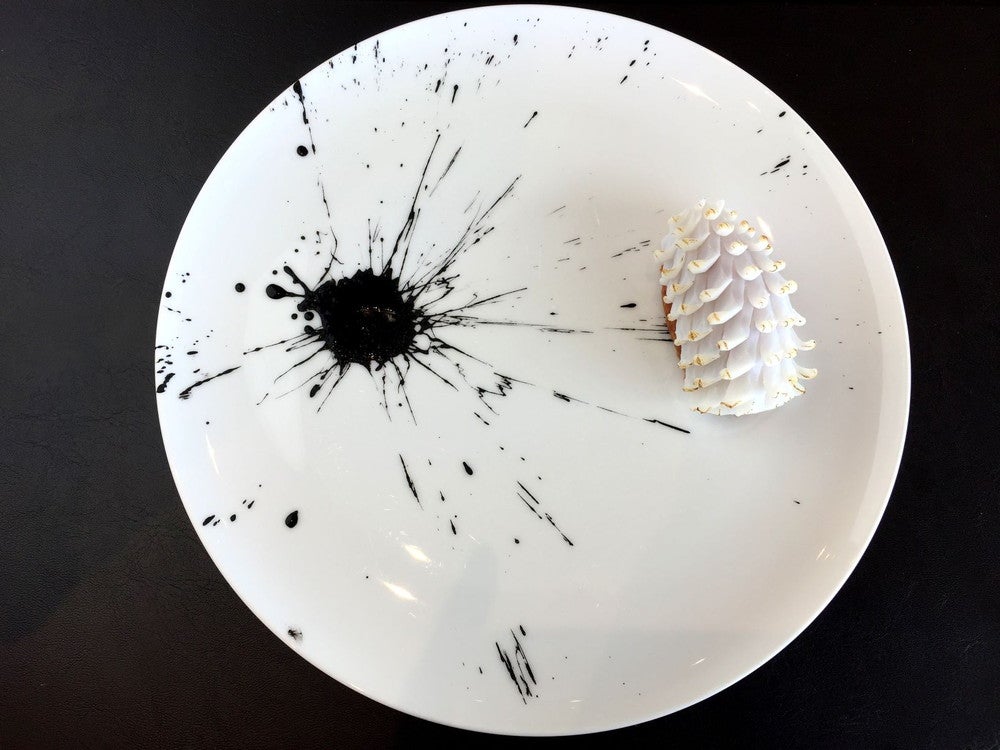 こだわりの器（うつわ）と芸術的な盛り付けで、目でも楽しませてくれる。（提供画像）